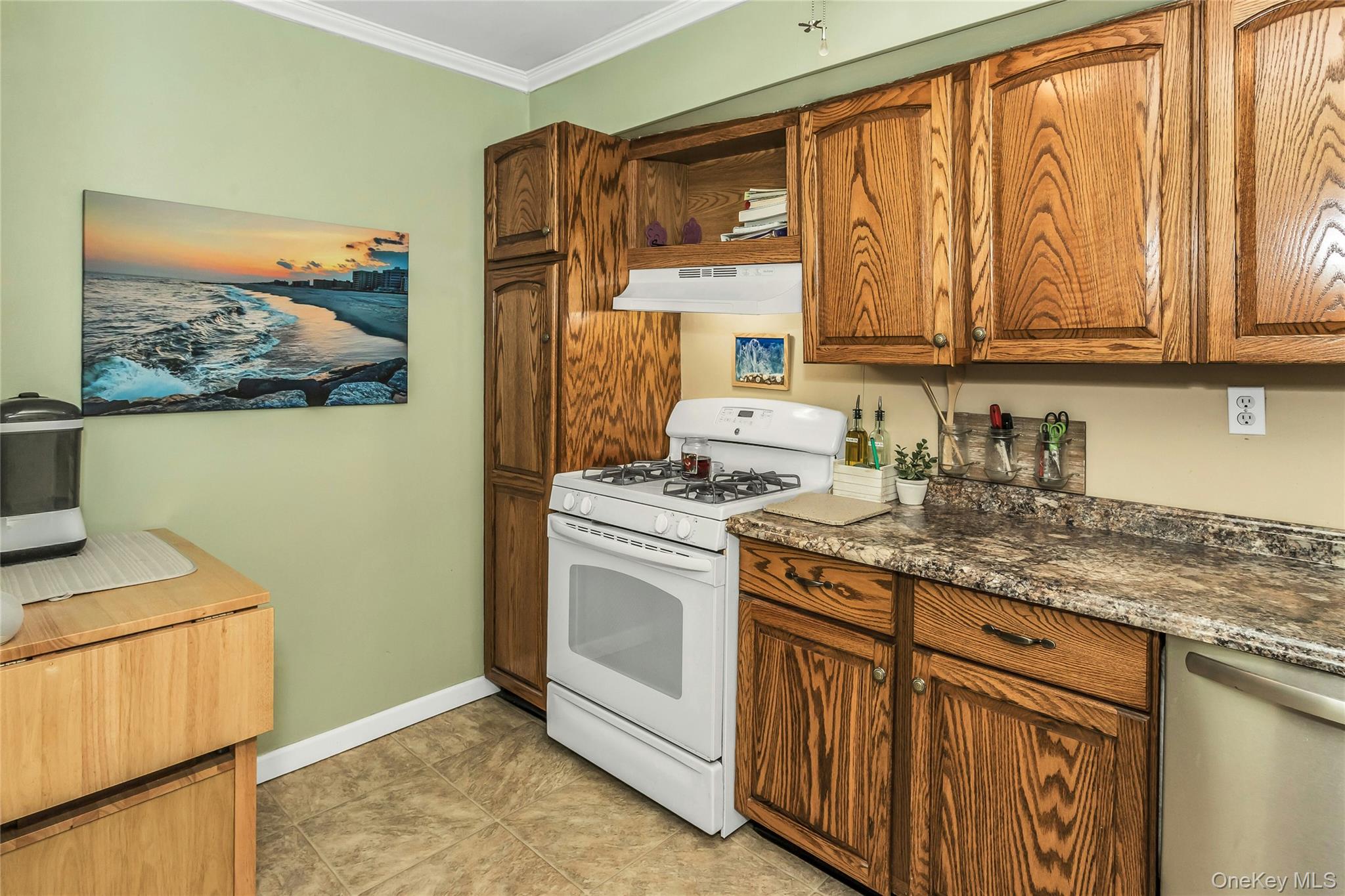 25 Neptune Boulevard # 2E, Long Beach, NY 11561