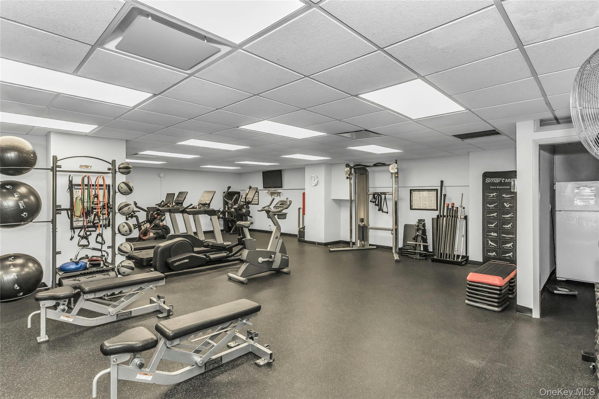 25 Neptune Boulevard # 2E, Long Beach, NY 11561