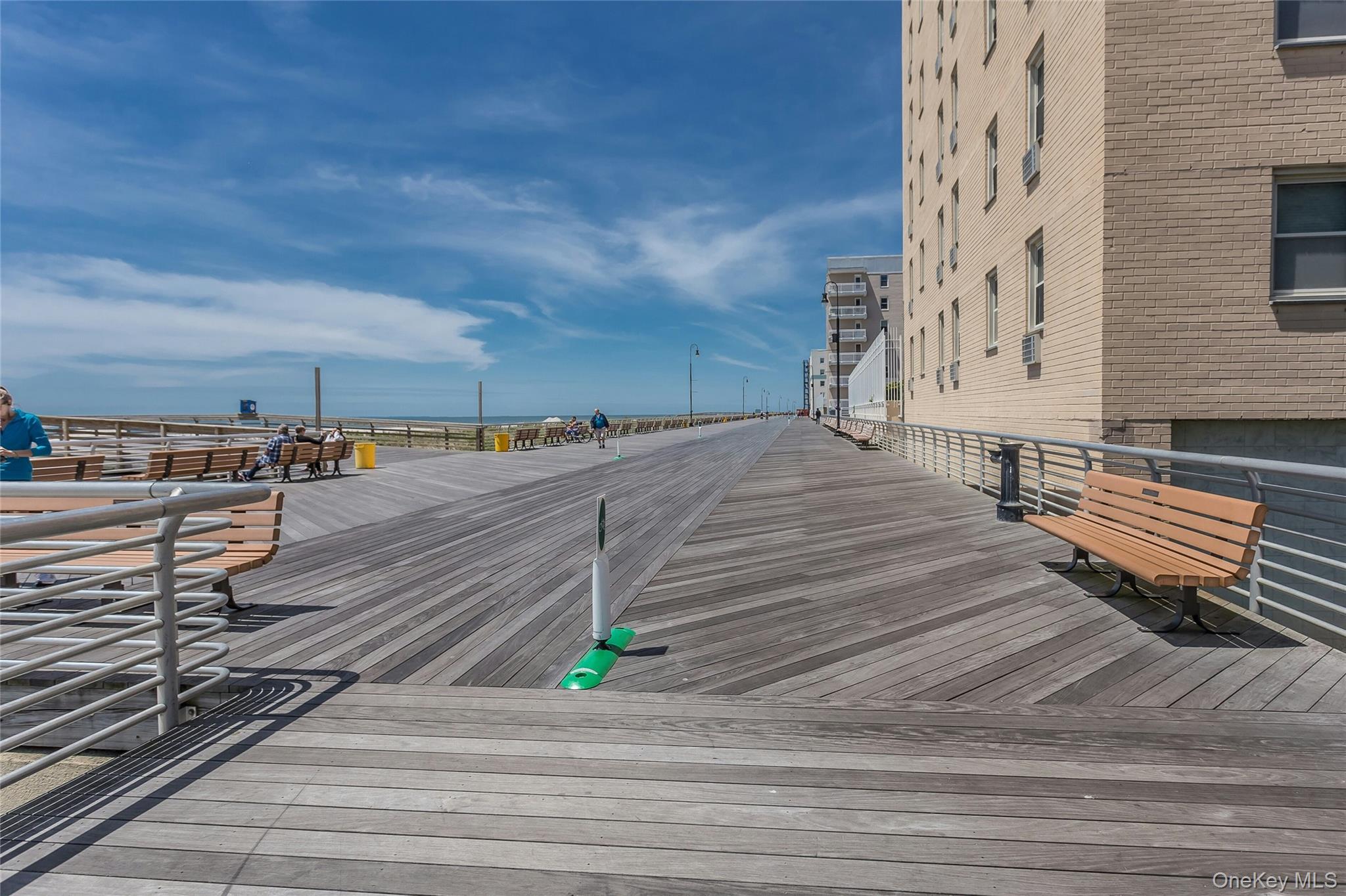 25 Neptune Boulevard # 2E, Long Beach, NY 11561