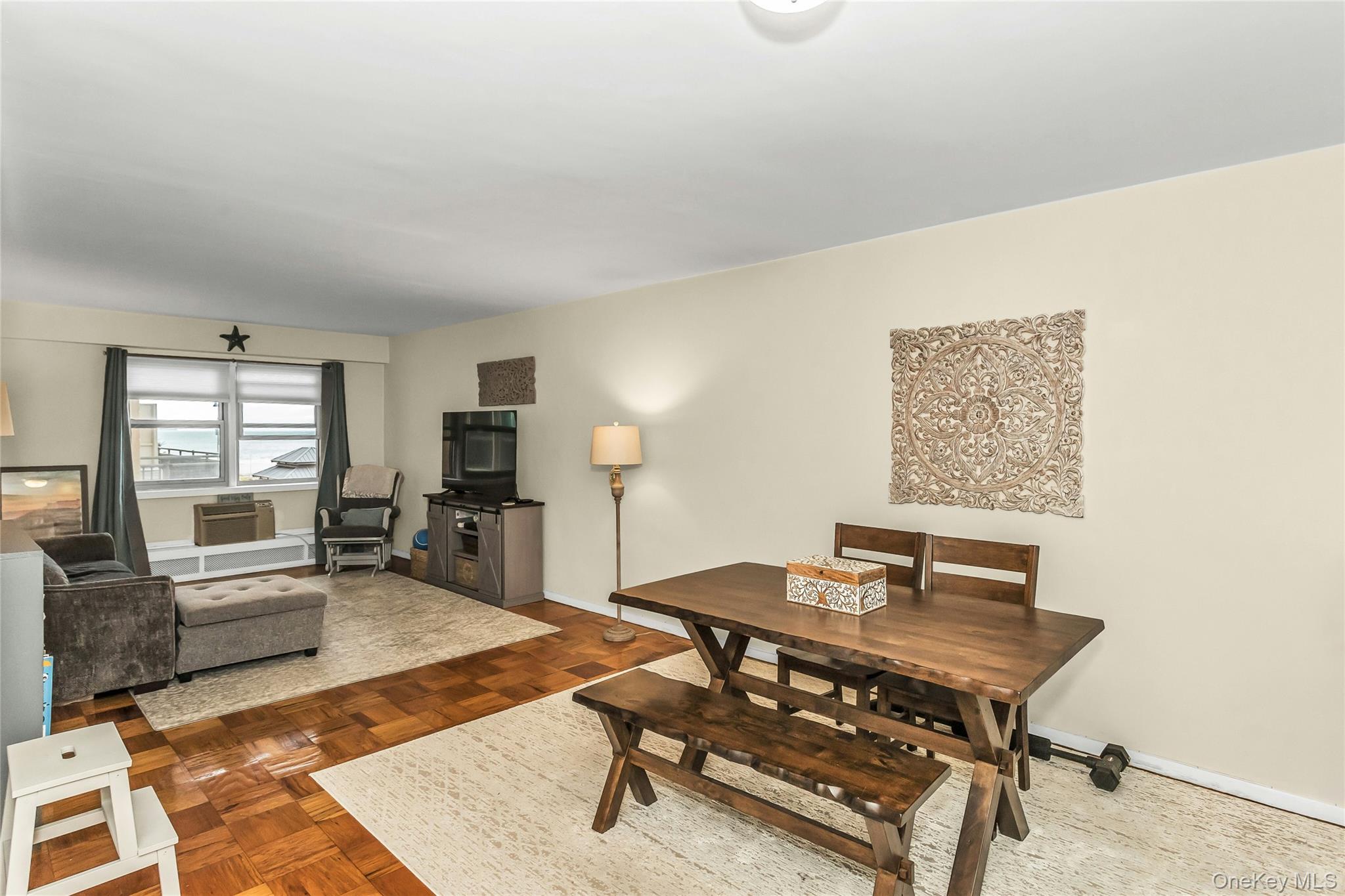 25 Neptune Boulevard # 2E, Long Beach, NY 11561