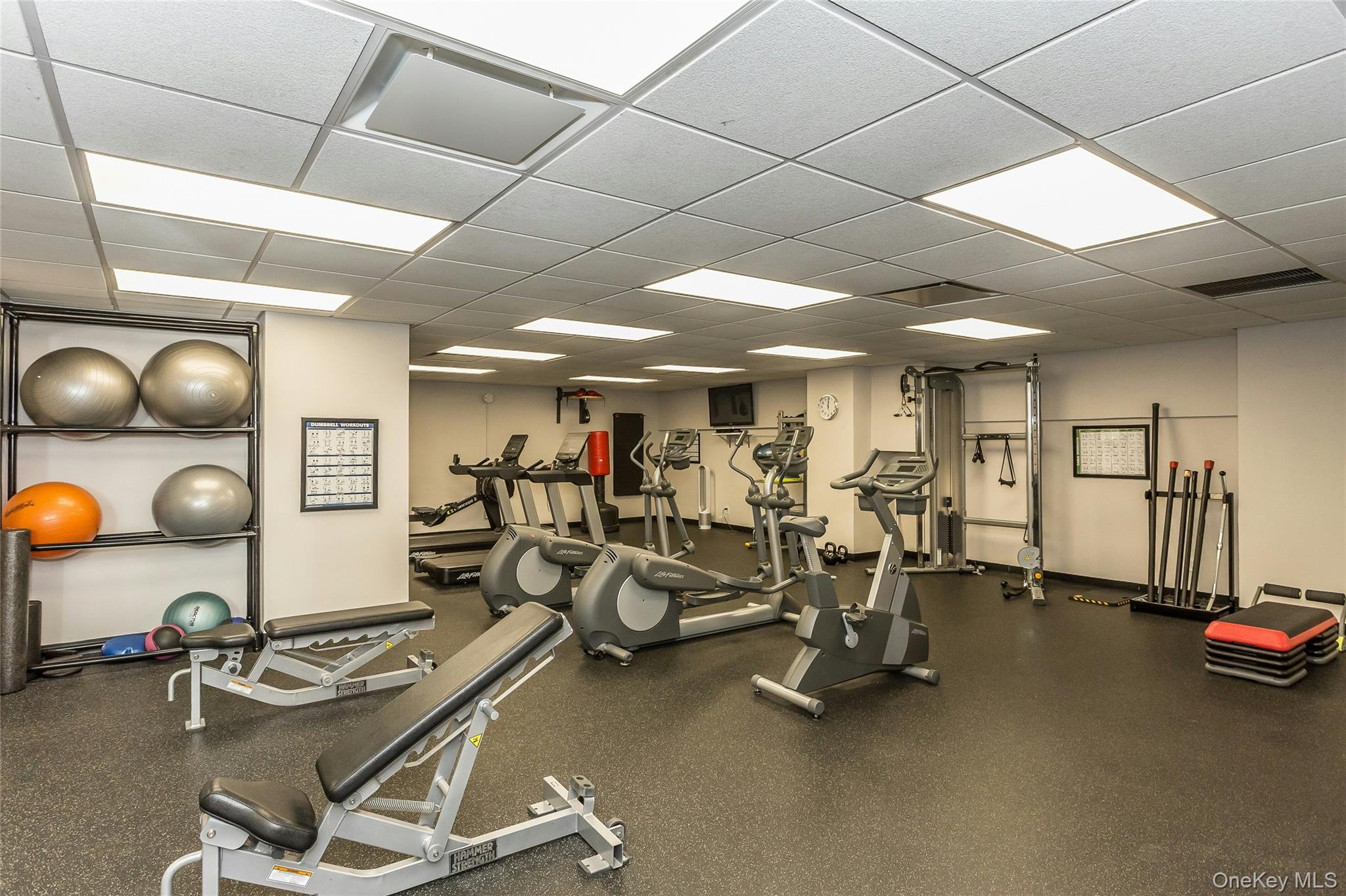 25 Neptune Boulevard # 2E, Long Beach, NY 11561