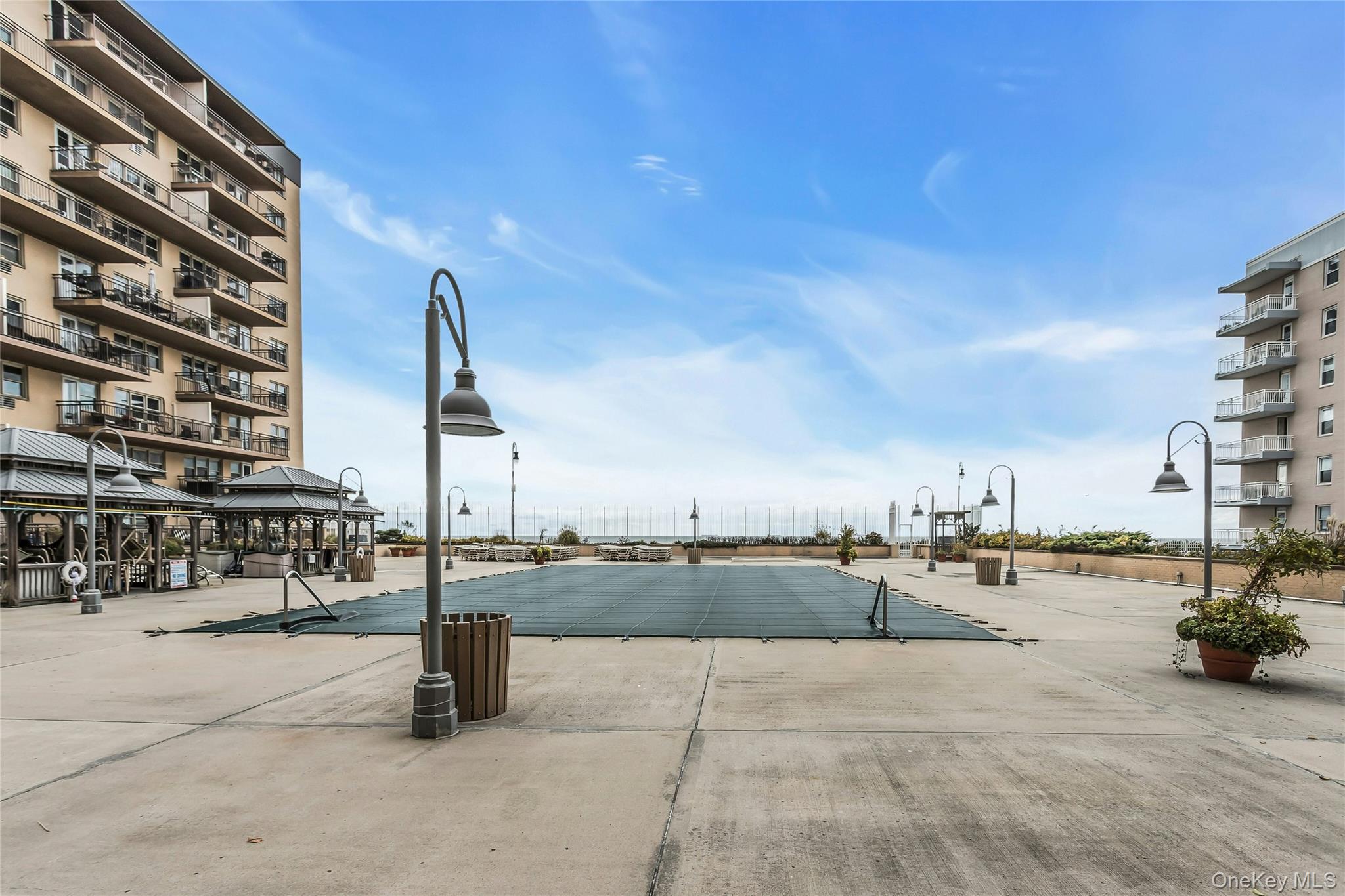 25 Neptune Boulevard # 2E, Long Beach, NY 11561
