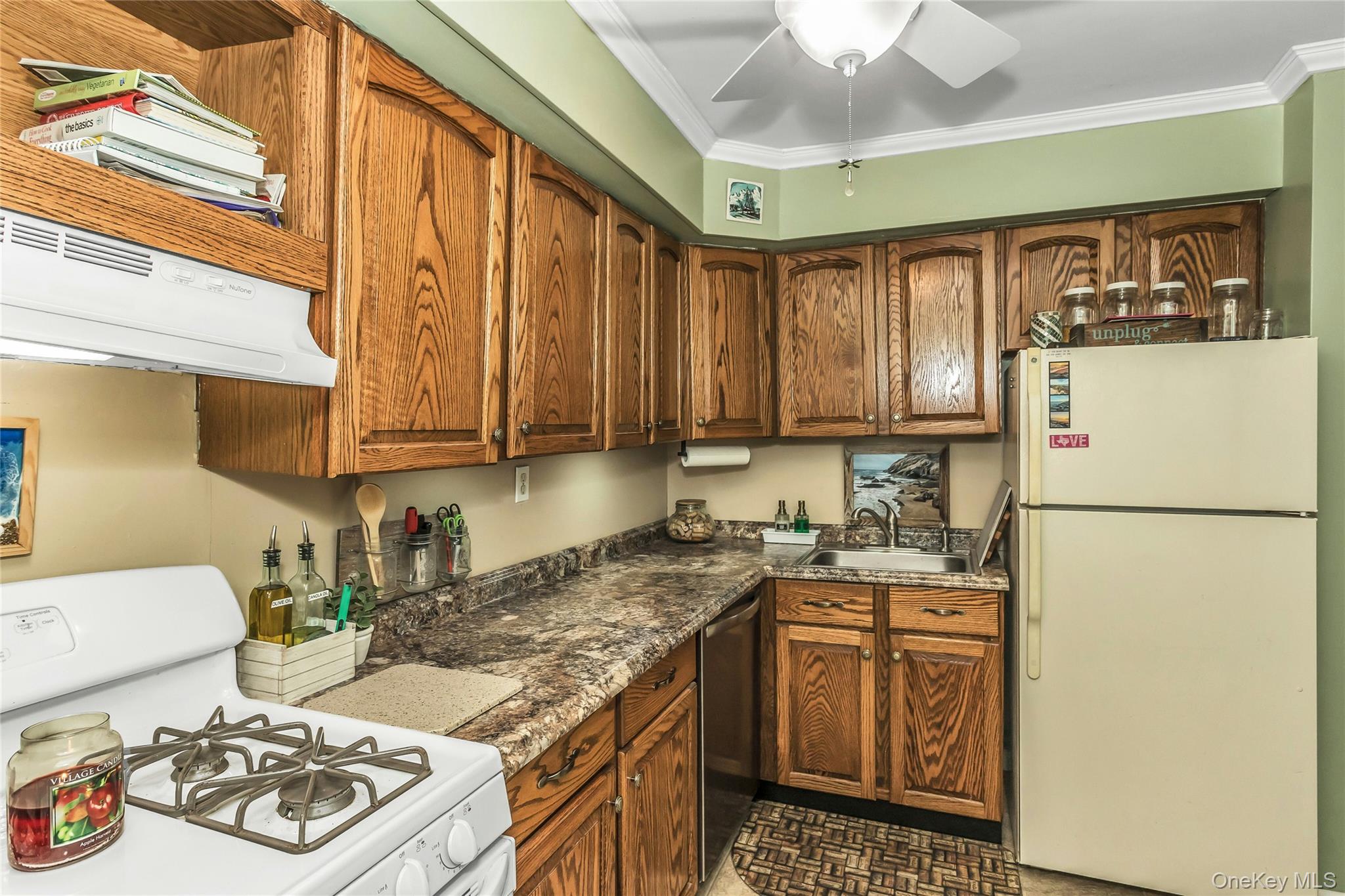 25 Neptune Boulevard # 2E, Long Beach, NY 11561