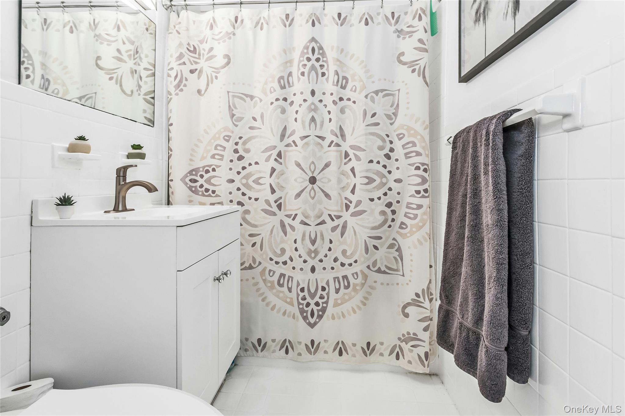 25 Neptune Boulevard # 2E, Long Beach, NY 11561