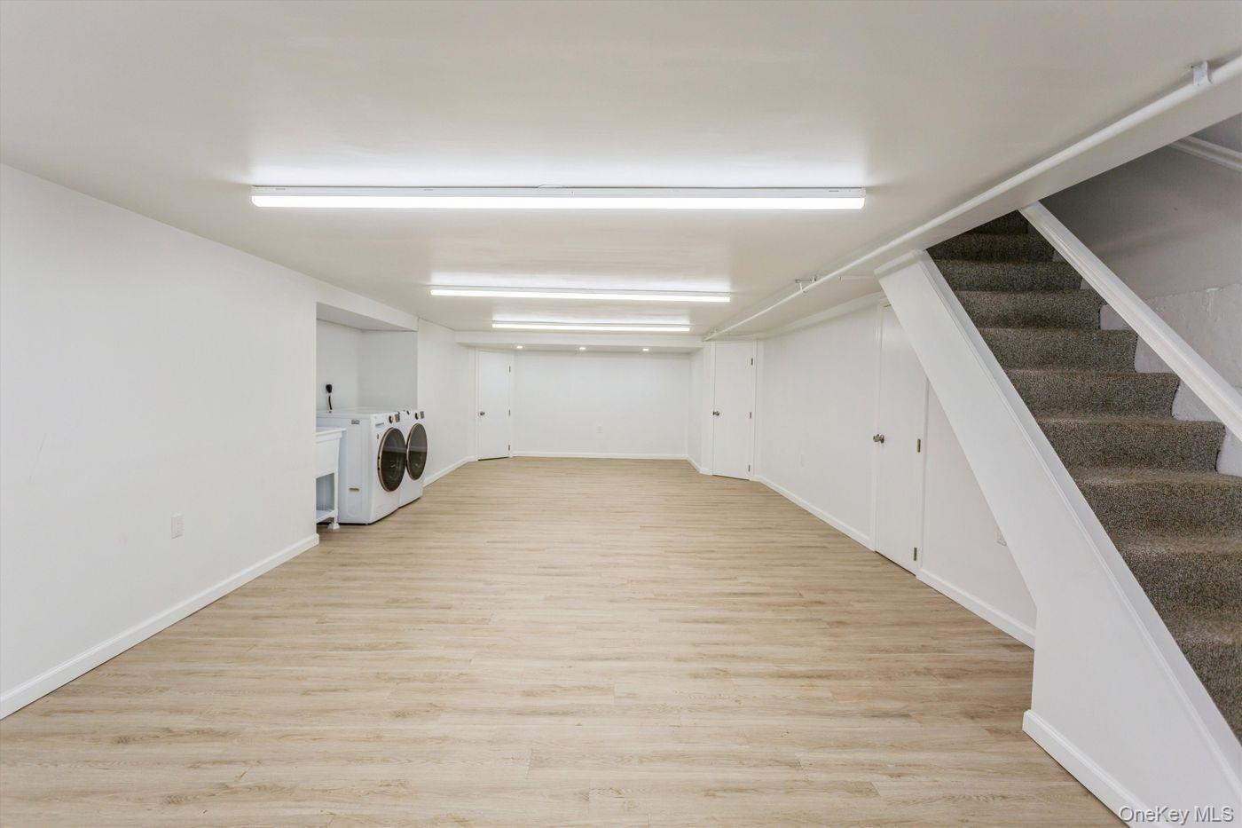 1 S Sutton Place, Lawrence, NY 11559