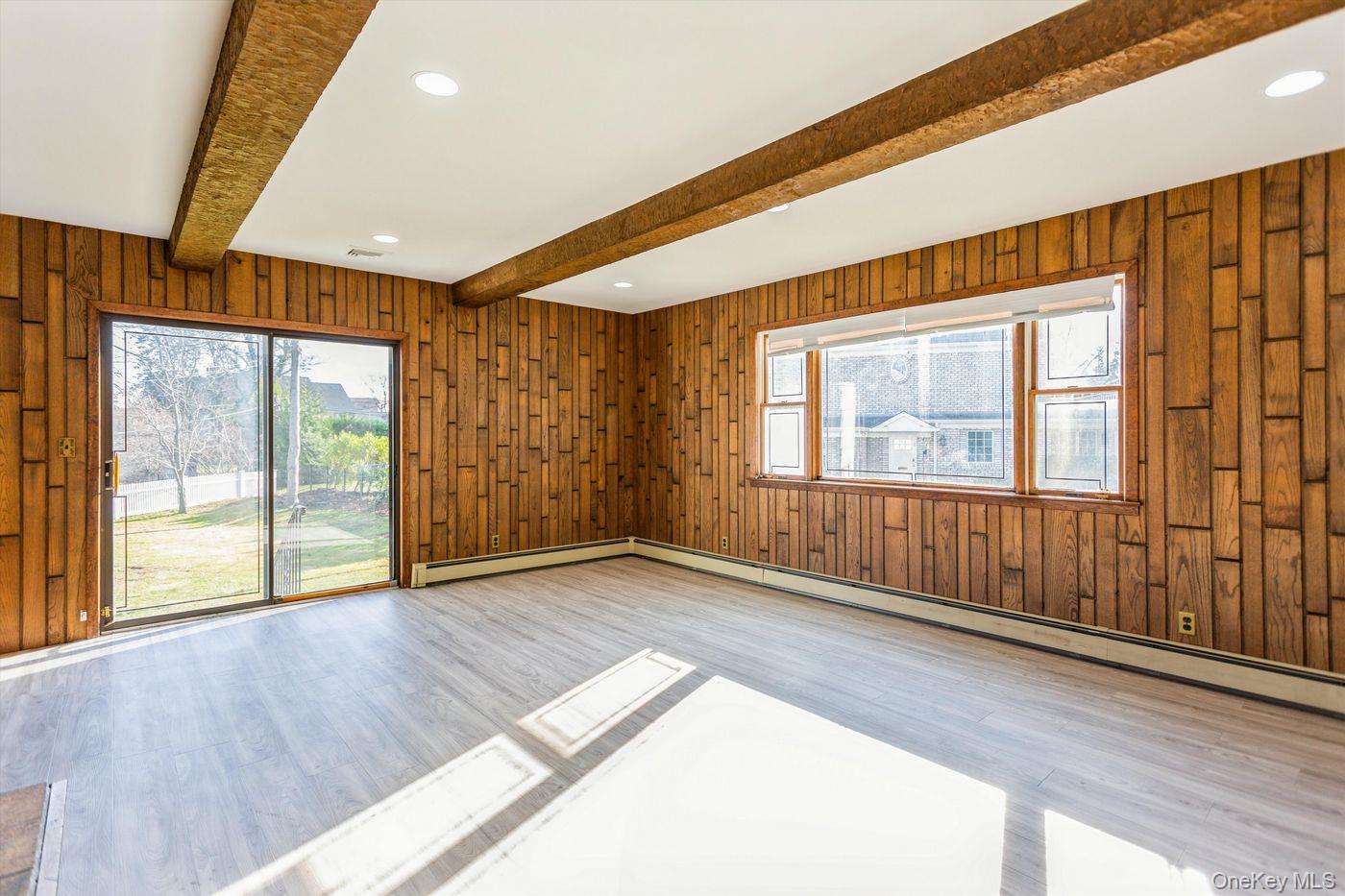 1 S Sutton Place, Lawrence, NY 11559