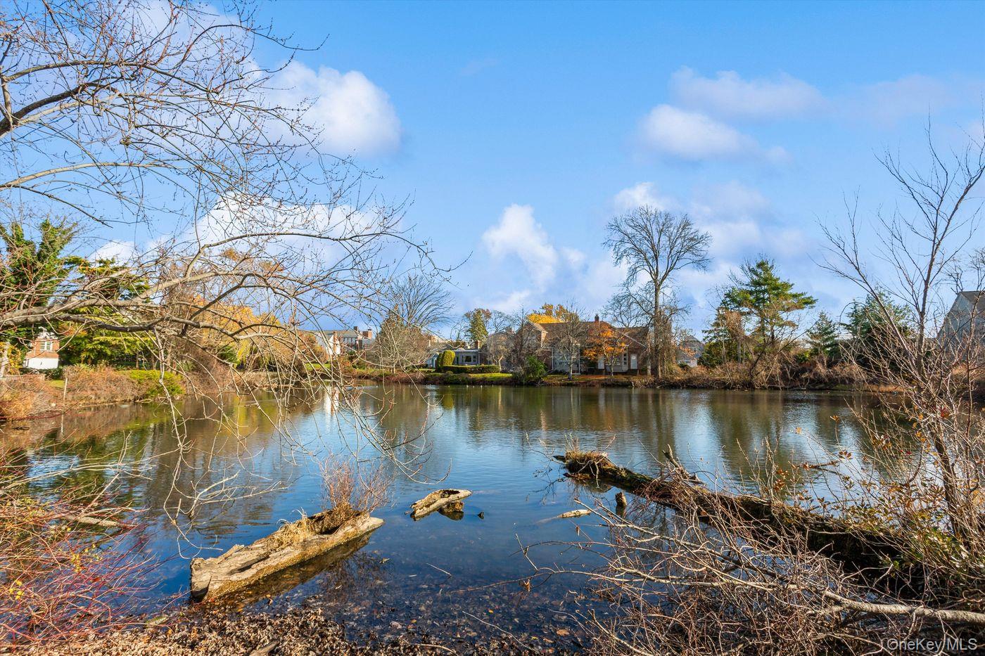 1 S Sutton Place, Lawrence, NY 11559