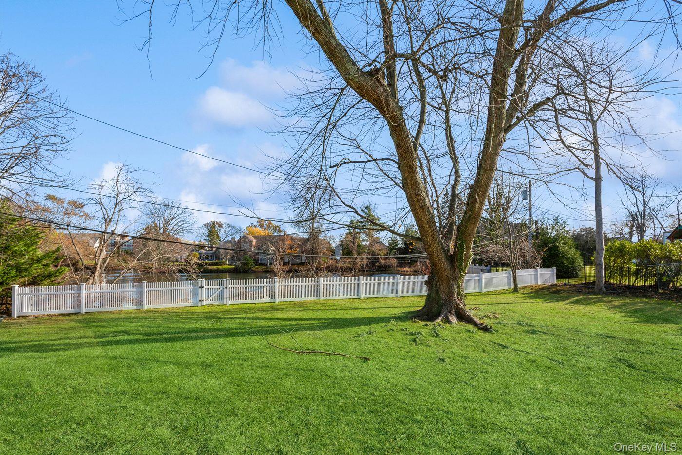 1 S Sutton Place, Lawrence, NY 11559