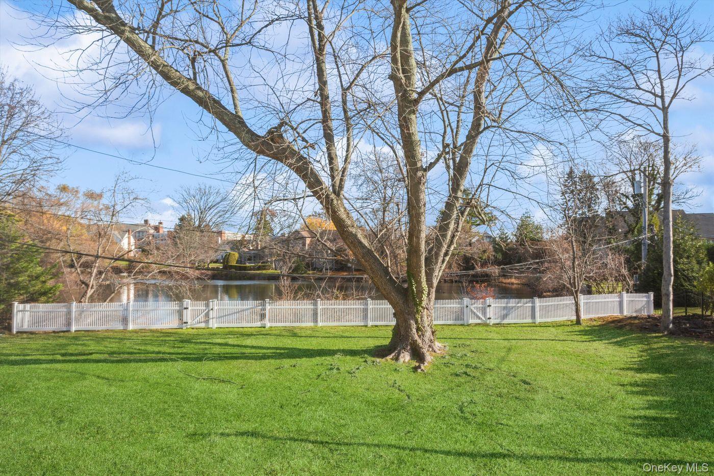 1 S Sutton Place, Lawrence, NY 11559