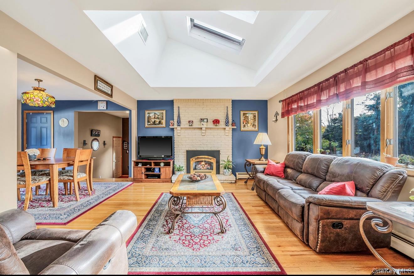 44 Lenox Street, Lindenhurst, NY 11757