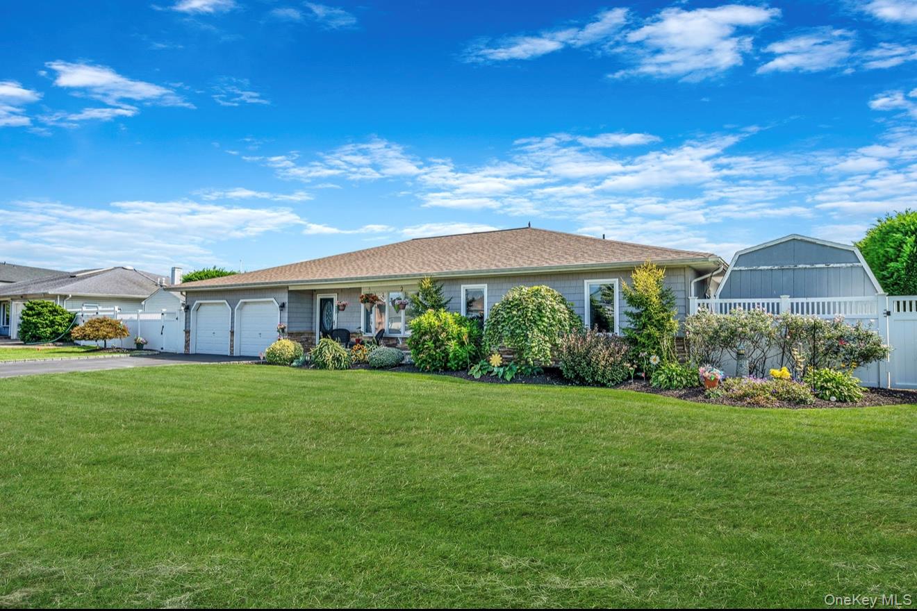 25 Harbor Court, Copiague, NY 11726