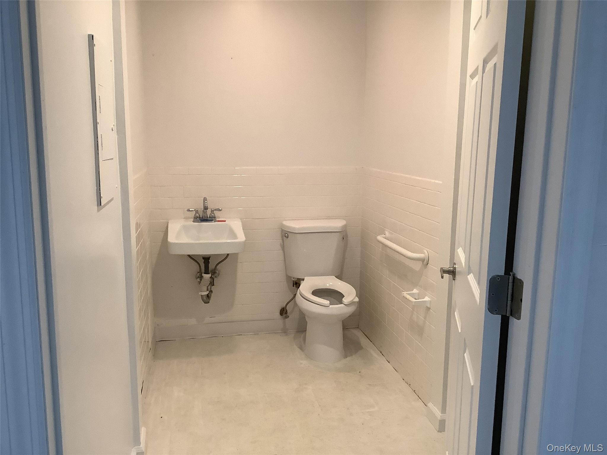 93-95 Jackson Avenue, Syosset, NY 11791