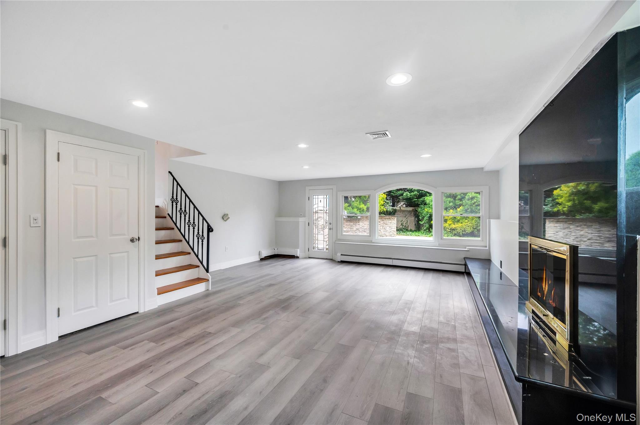 61 Riviera Drive S, Massapequa, NY 11758