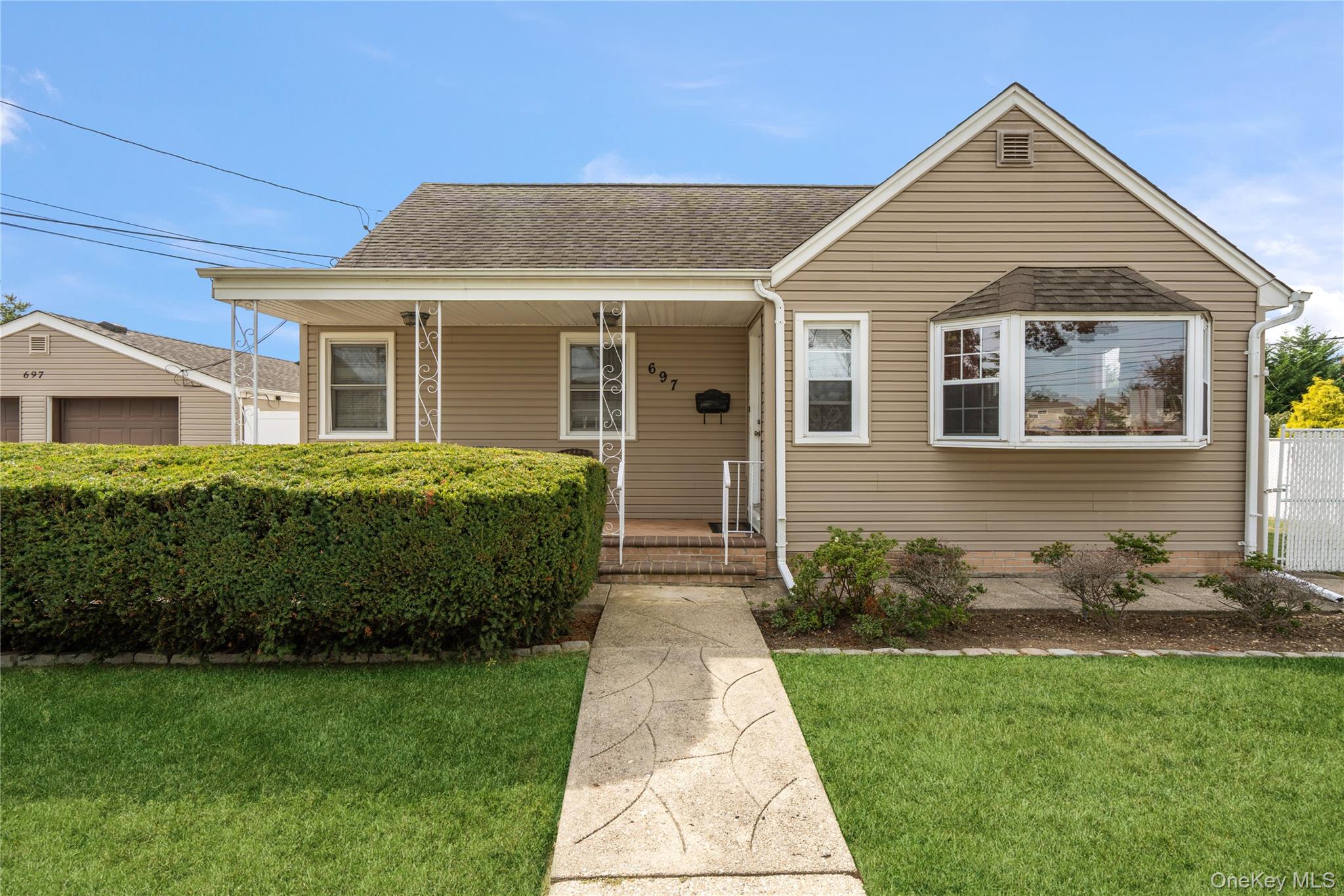 697 N Fulton Avenue, Lindenhurst, NY 11757