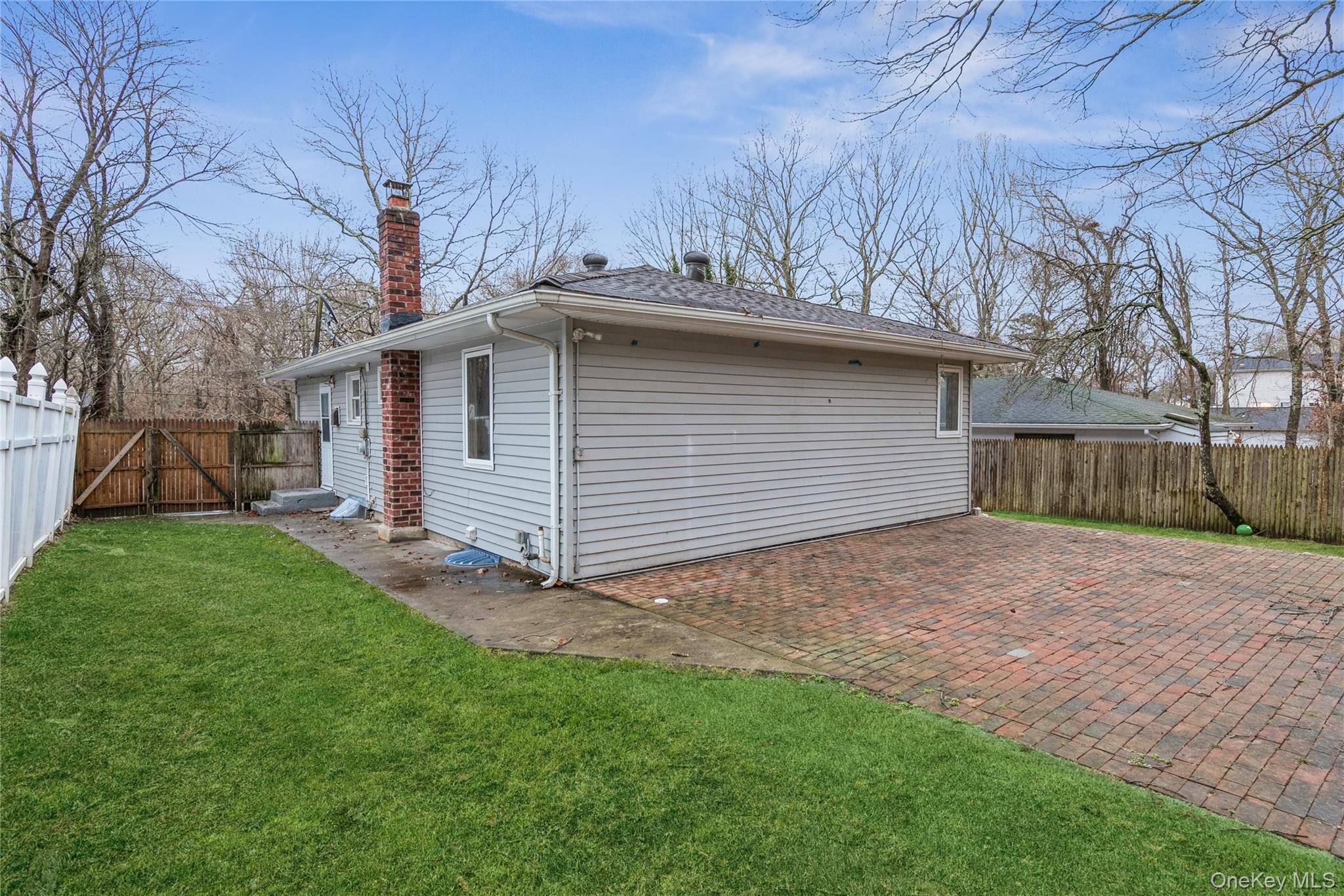 86 Stuyvesant Avenue, Mastic, NY 11950