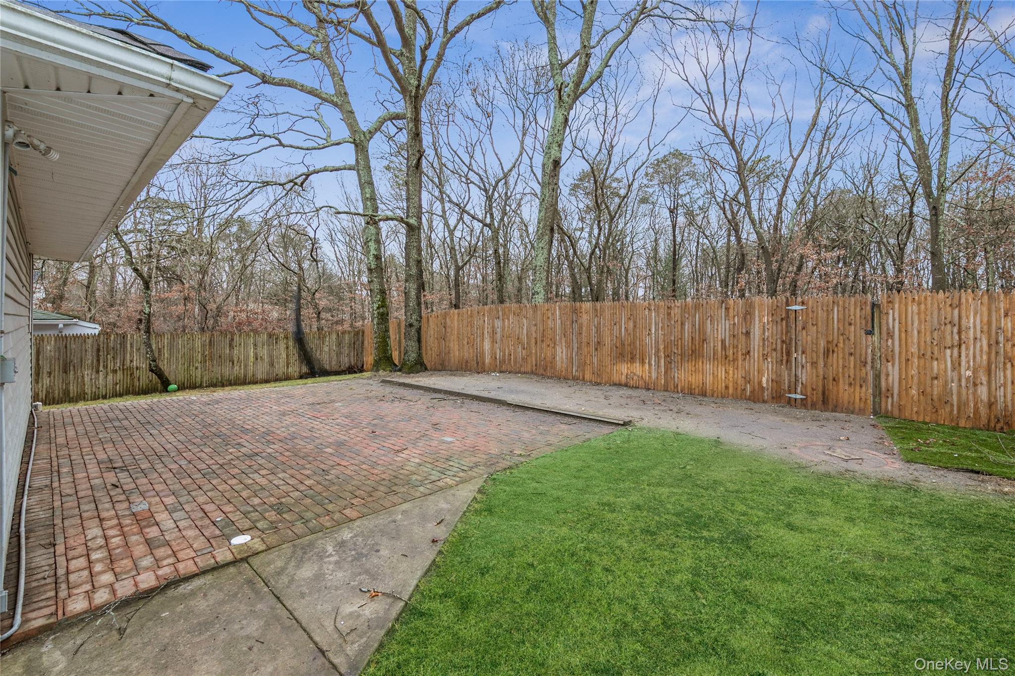 86 Stuyvesant Avenue, Mastic, NY 11950