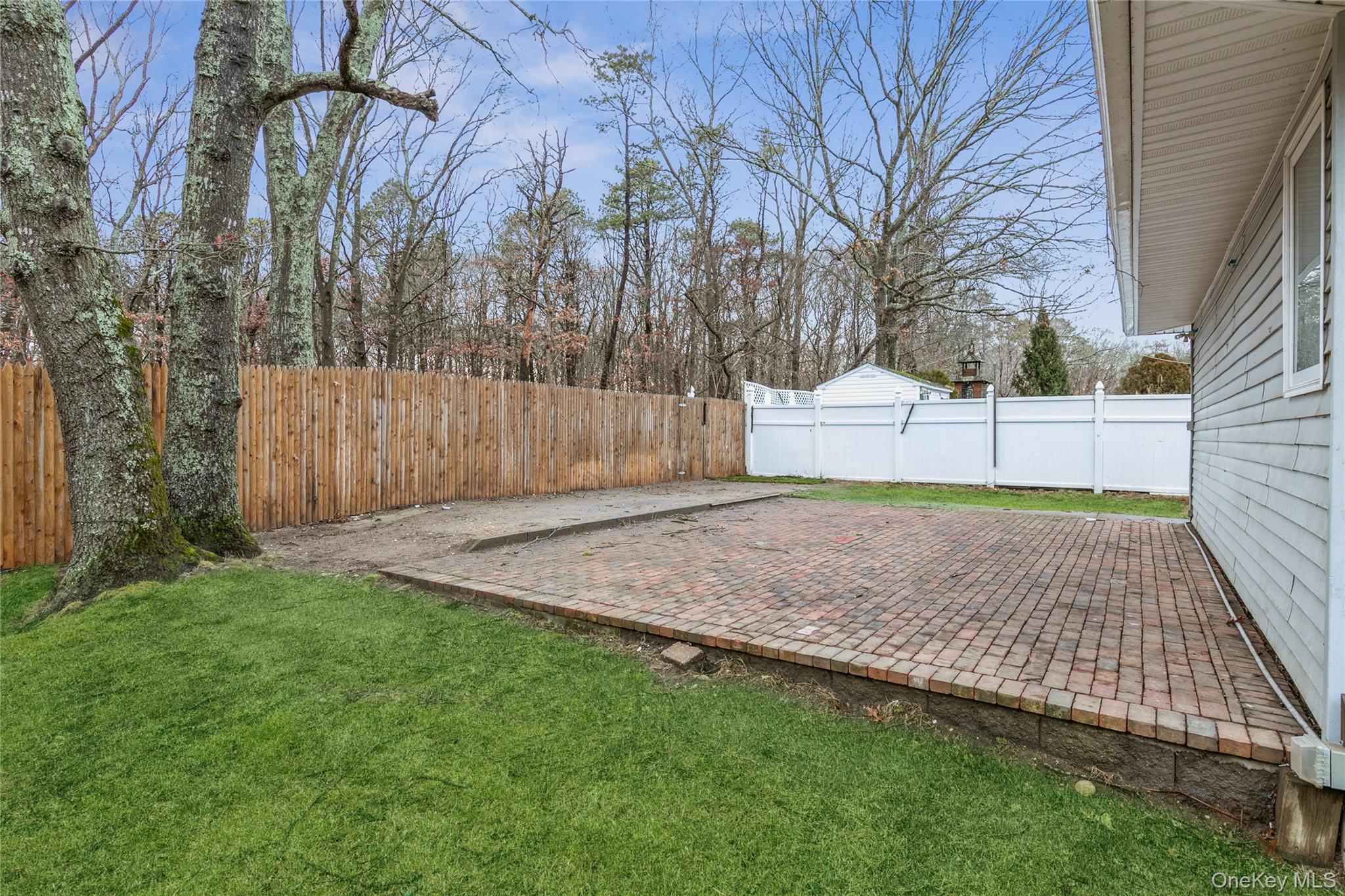 86 Stuyvesant Avenue, Mastic, NY 11950