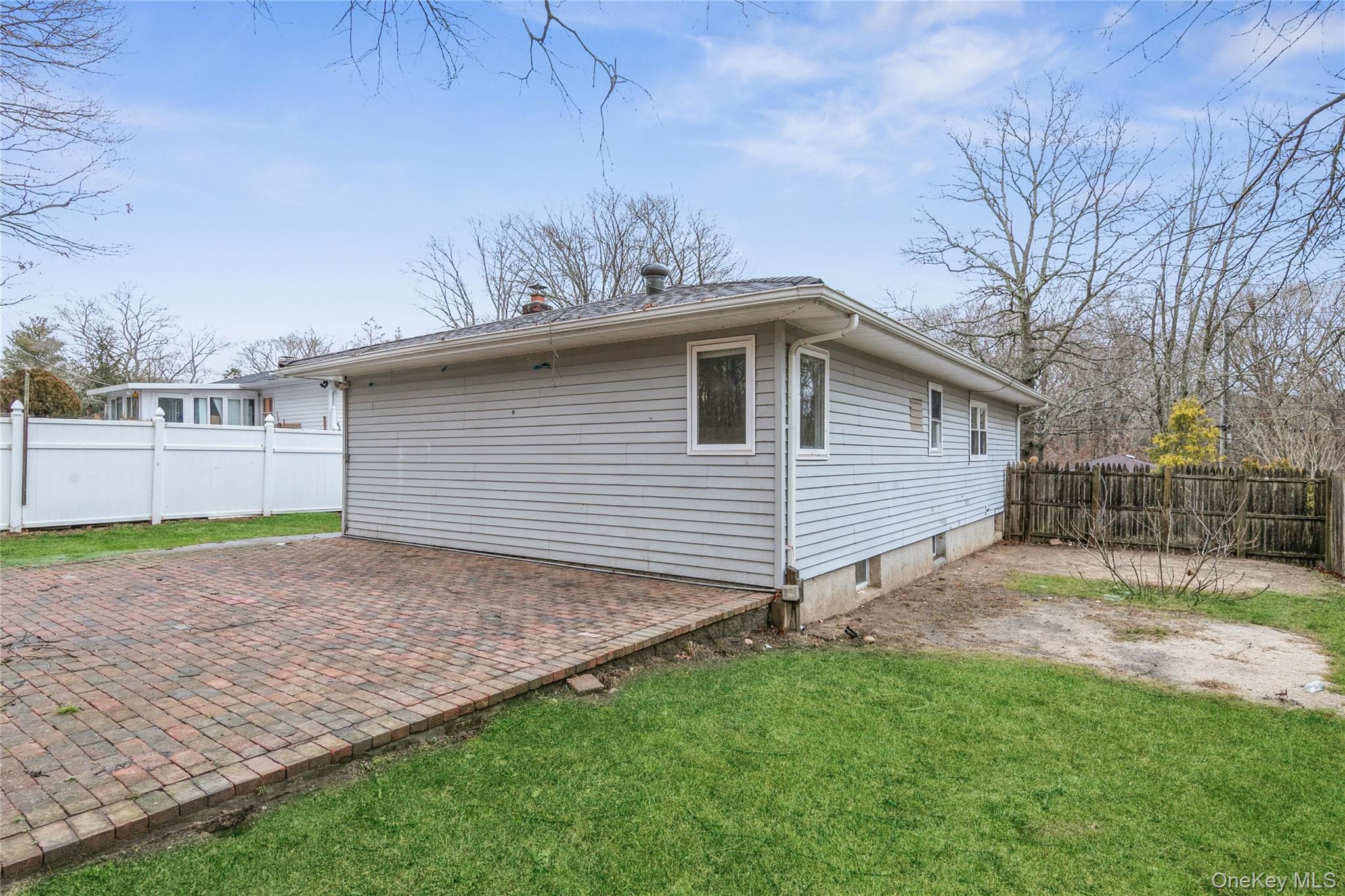 86 Stuyvesant Avenue, Mastic, NY 11950