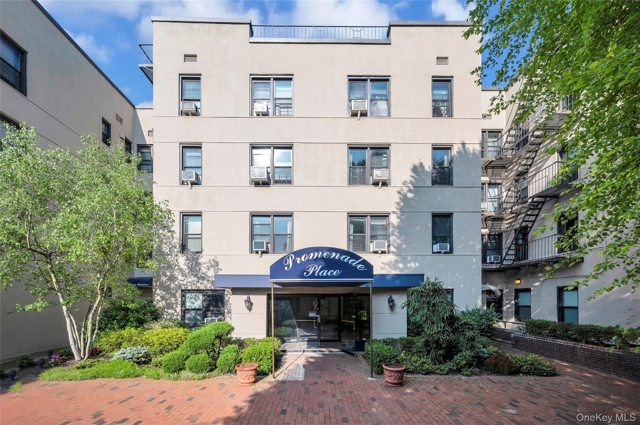 11 Wooleys Lane # 3A, Great Neck, NY 11021