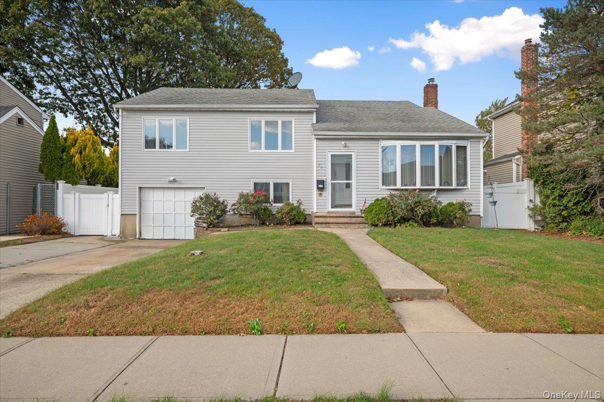 26 Bradford Lane, Bethpage, NY 11714