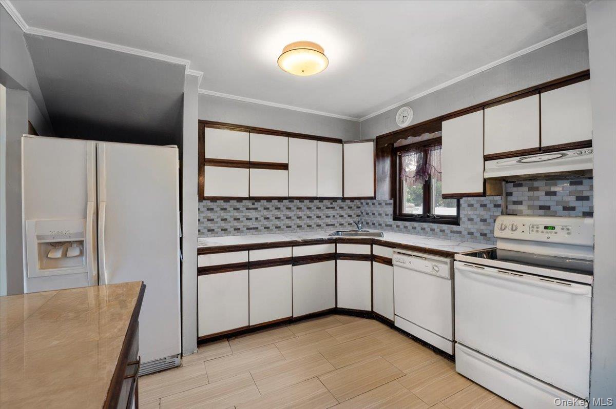 26 Bradford Lane, Bethpage, NY 11714