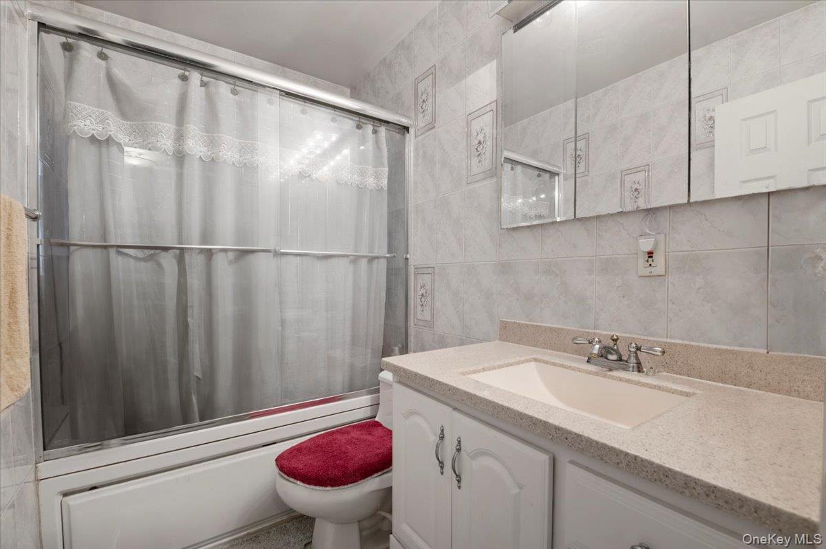 26 Bradford Lane, Bethpage, NY 11714