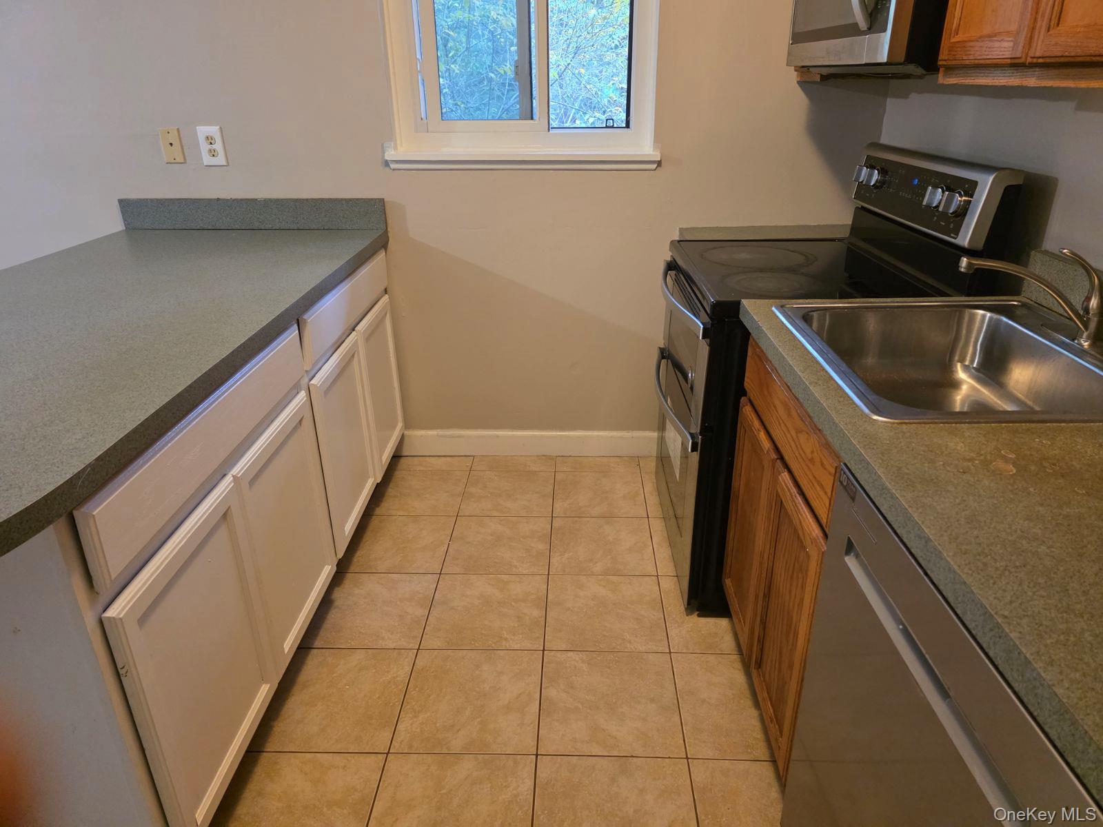 4 Hudson Heights Drive, Poughkeepsie, NY 12601