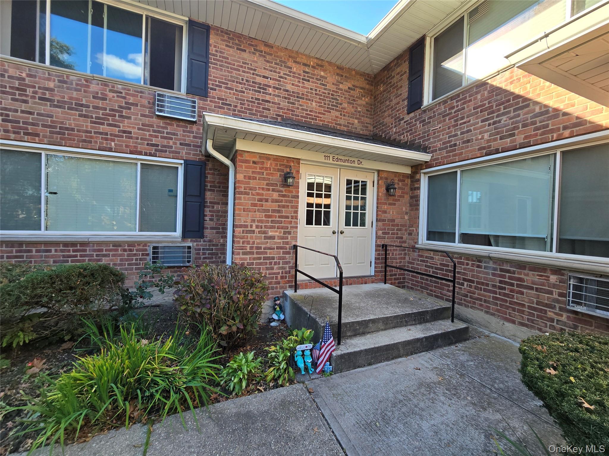 111 Edmunton Drive # G4, North Babylon, NY 11703