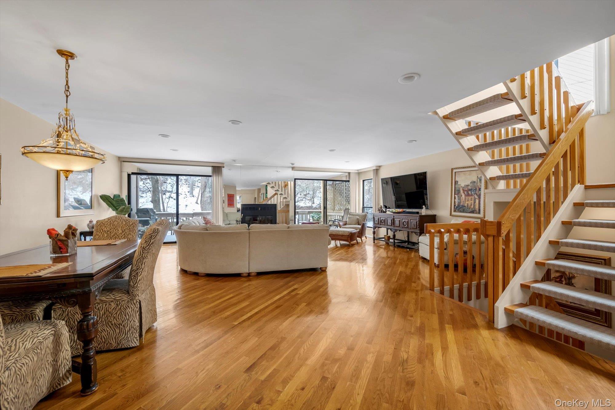 6 John Bean Court, Port Washington, NY 11050