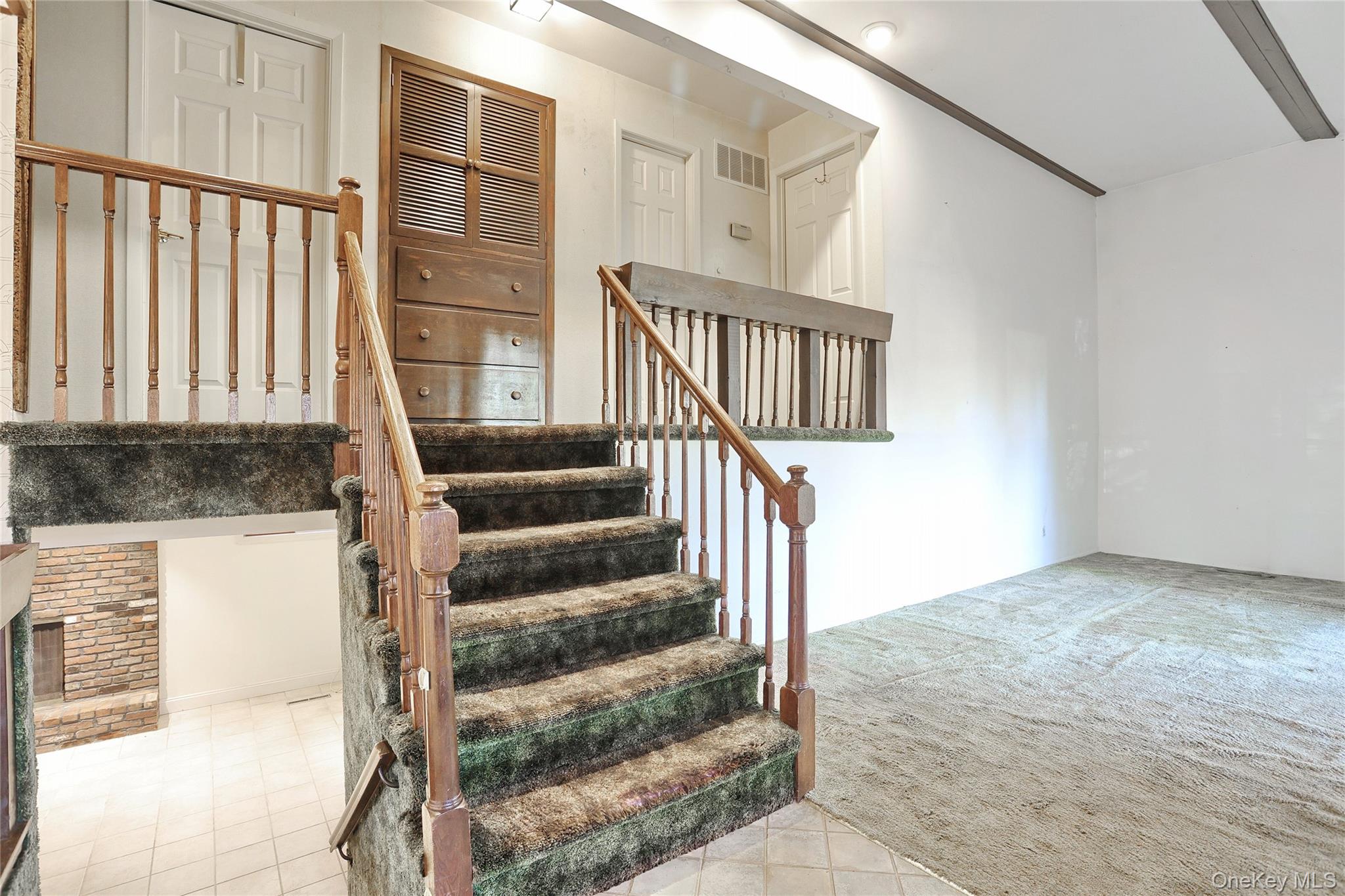 13 Lomond Avenue, Chestnut Ridge, NY 10977