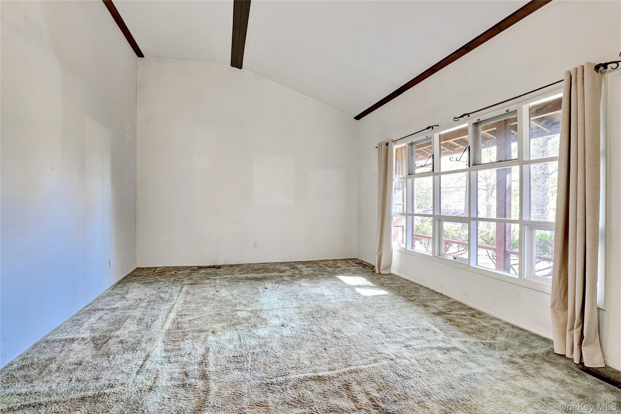 13 Lomond Avenue, Chestnut Ridge, NY 10977