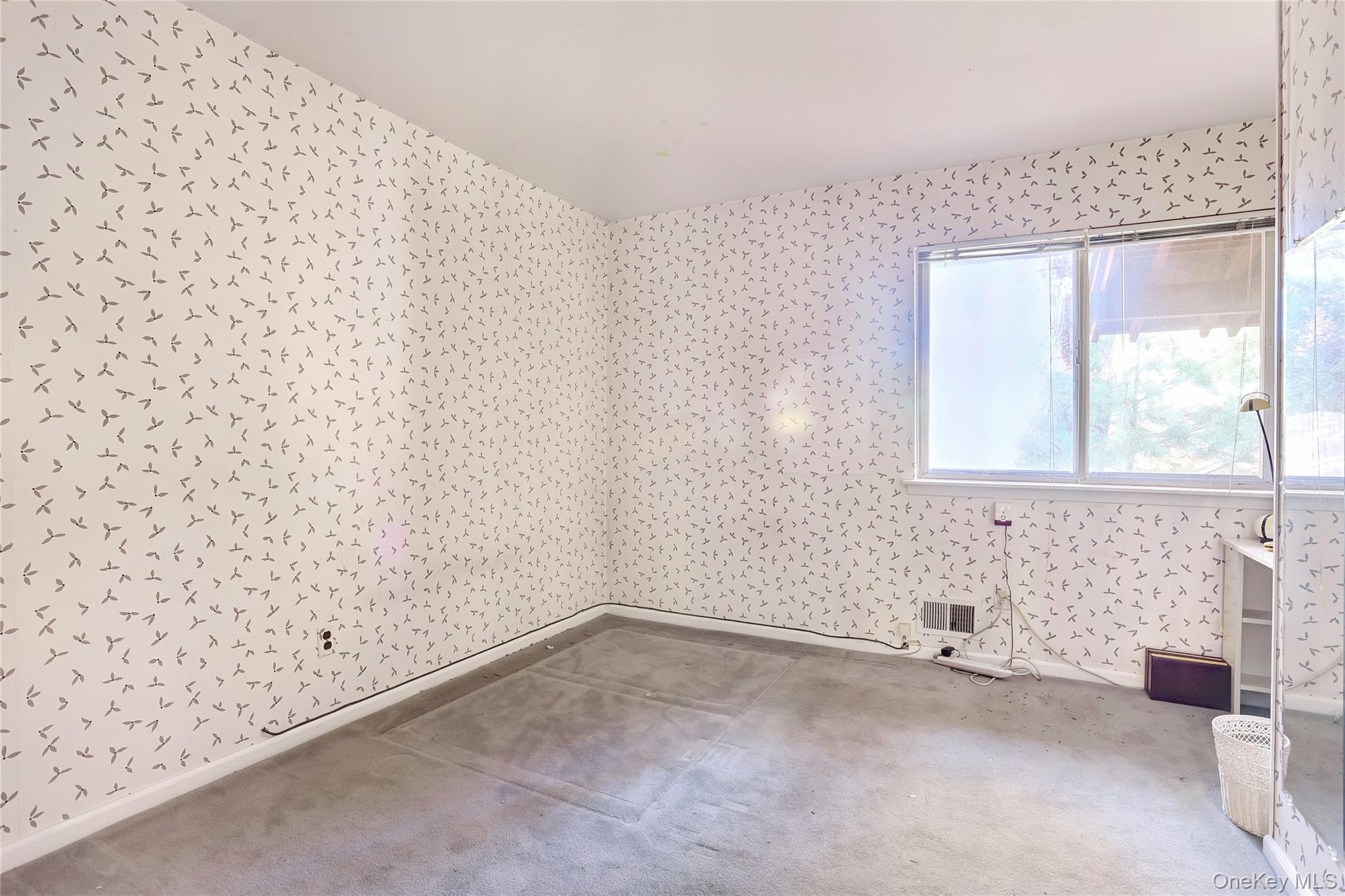 13 Lomond Avenue, Chestnut Ridge, NY 10977