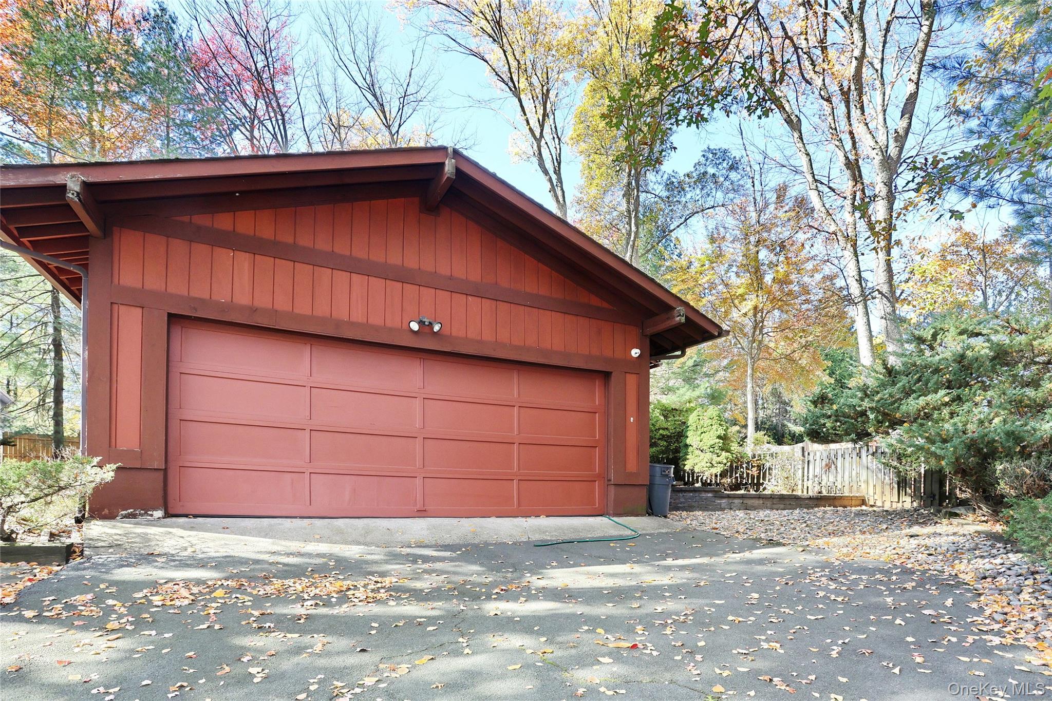 13 Lomond Avenue, Chestnut Ridge, NY 10977