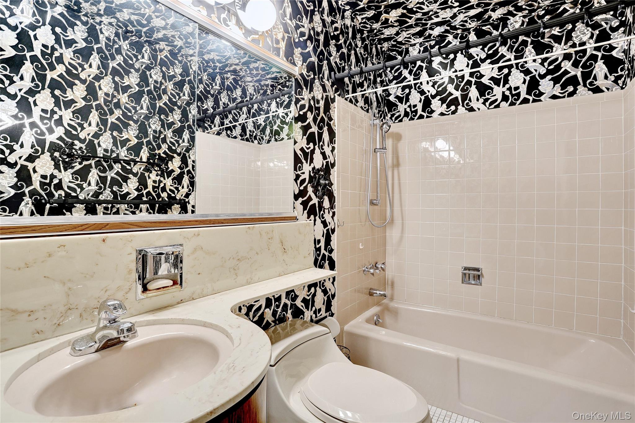 13 Lomond Avenue, Chestnut Ridge, NY 10977