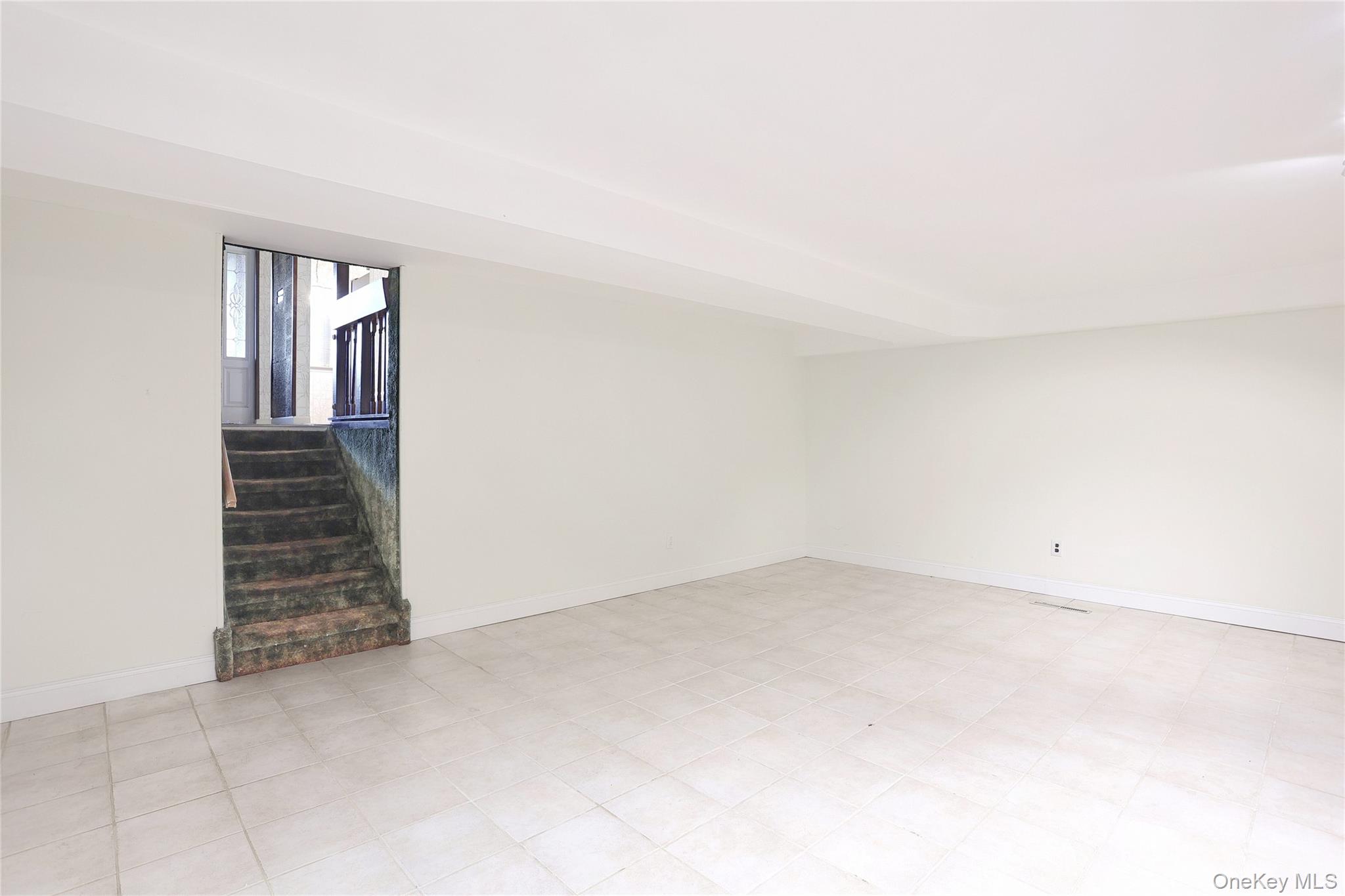 13 Lomond Avenue, Chestnut Ridge, NY 10977