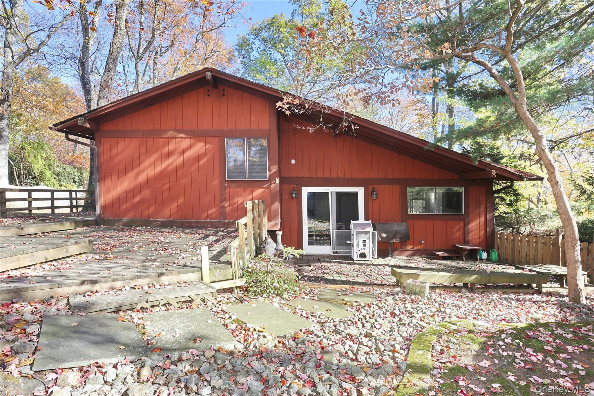 13 Lomond Avenue, Chestnut Ridge, NY 10977