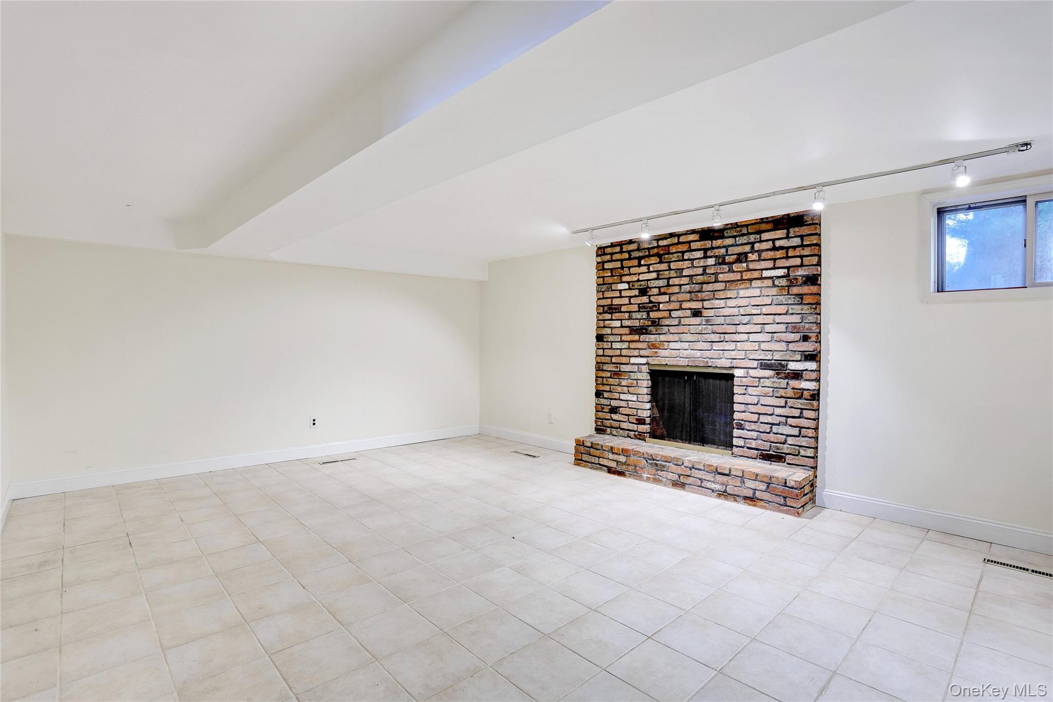 13 Lomond Avenue, Chestnut Ridge, NY 10977