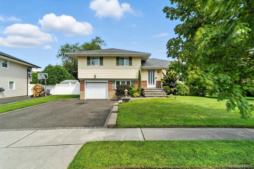 21 Macarthur Avenue, Plainview, NY 11803