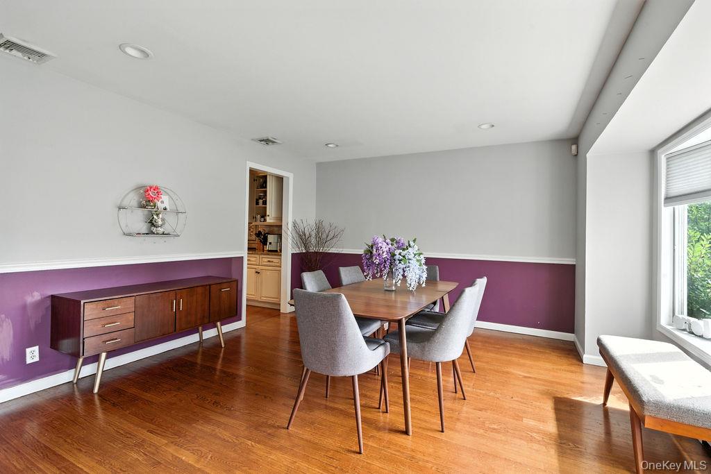 21 Macarthur Avenue, Plainview, NY 11803