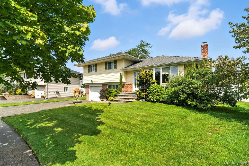 21 Macarthur Avenue, Plainview, NY 11803