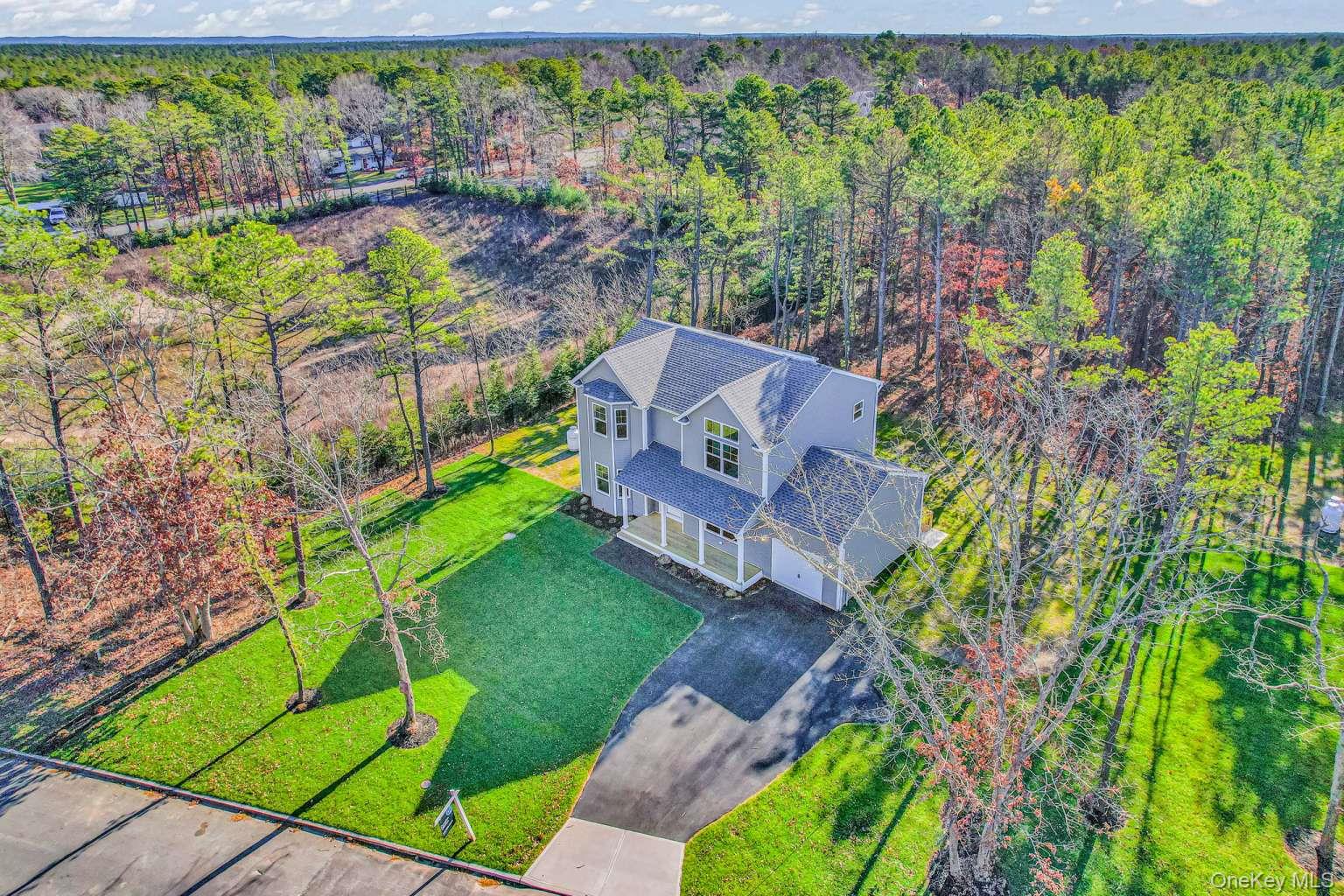 599 Robeson Place, Medford, NY 11763