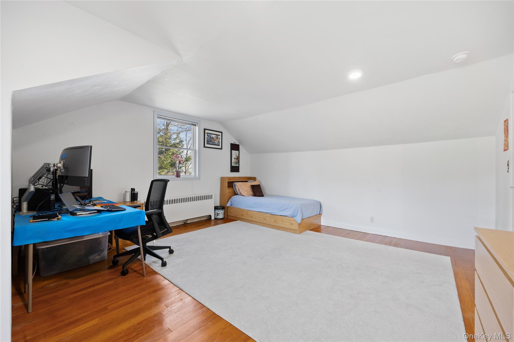 5 Hillside Avenue, Roslyn, NY 11576