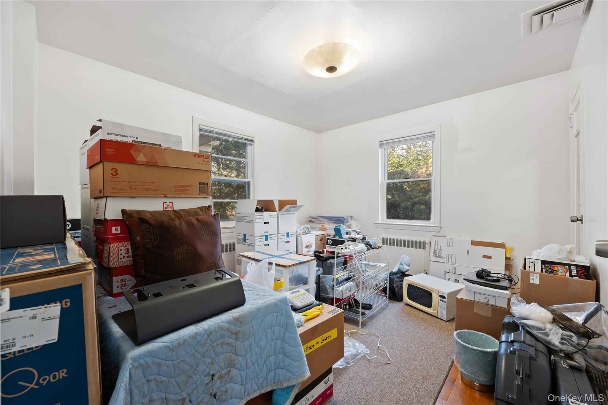 5 Hillside Avenue, Roslyn, NY 11576