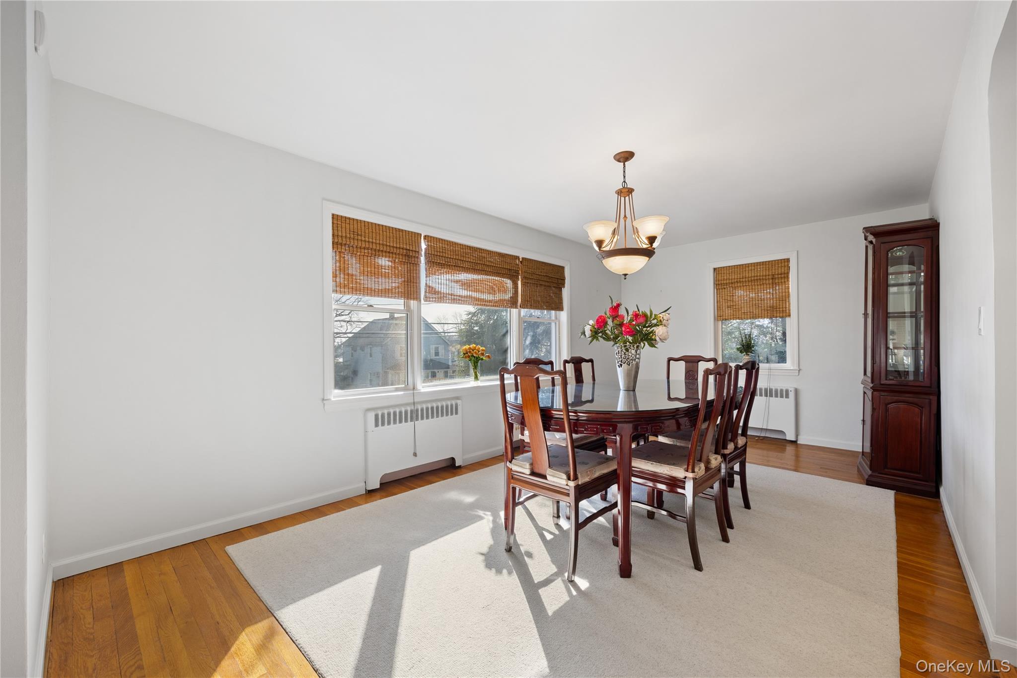 5 Hillside Avenue, Roslyn, NY 11576