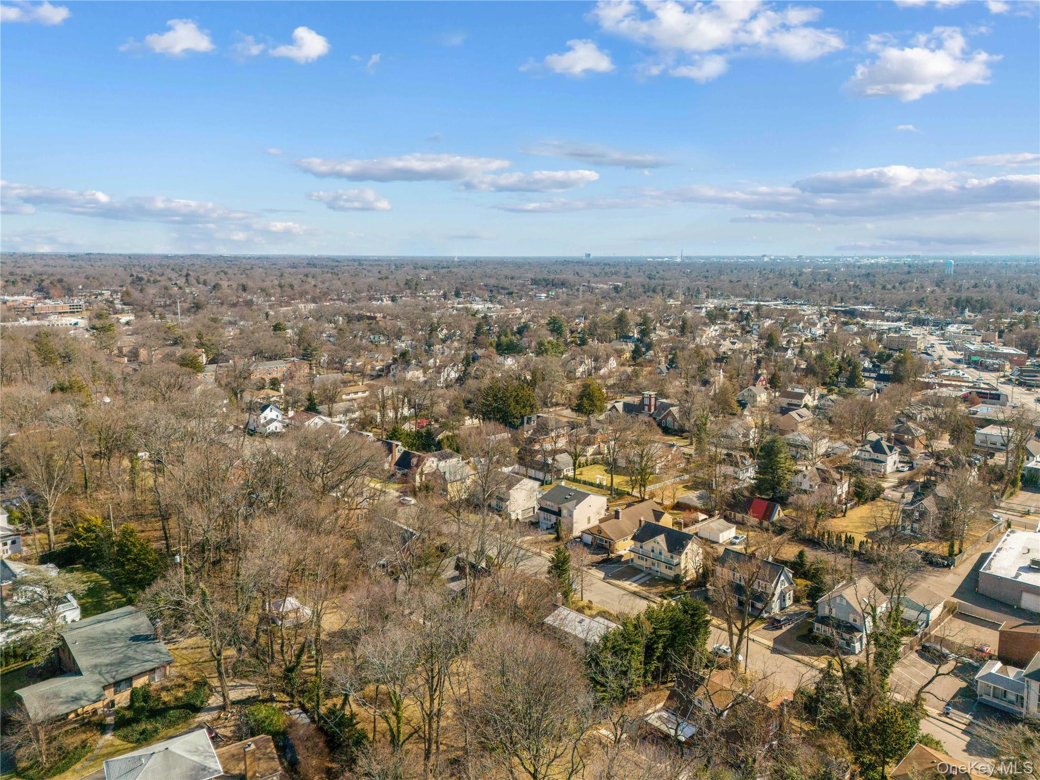 5 Hillside Avenue, Roslyn, NY 11576