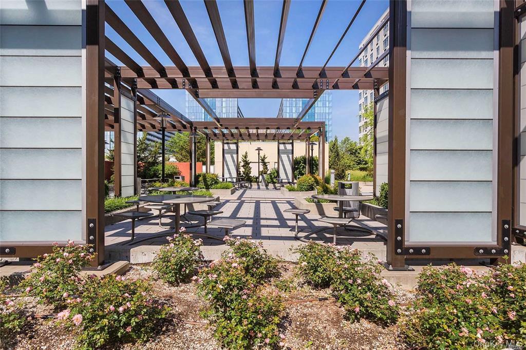 40-28 College Point Blvd # 1605, Flushing, NY 11354