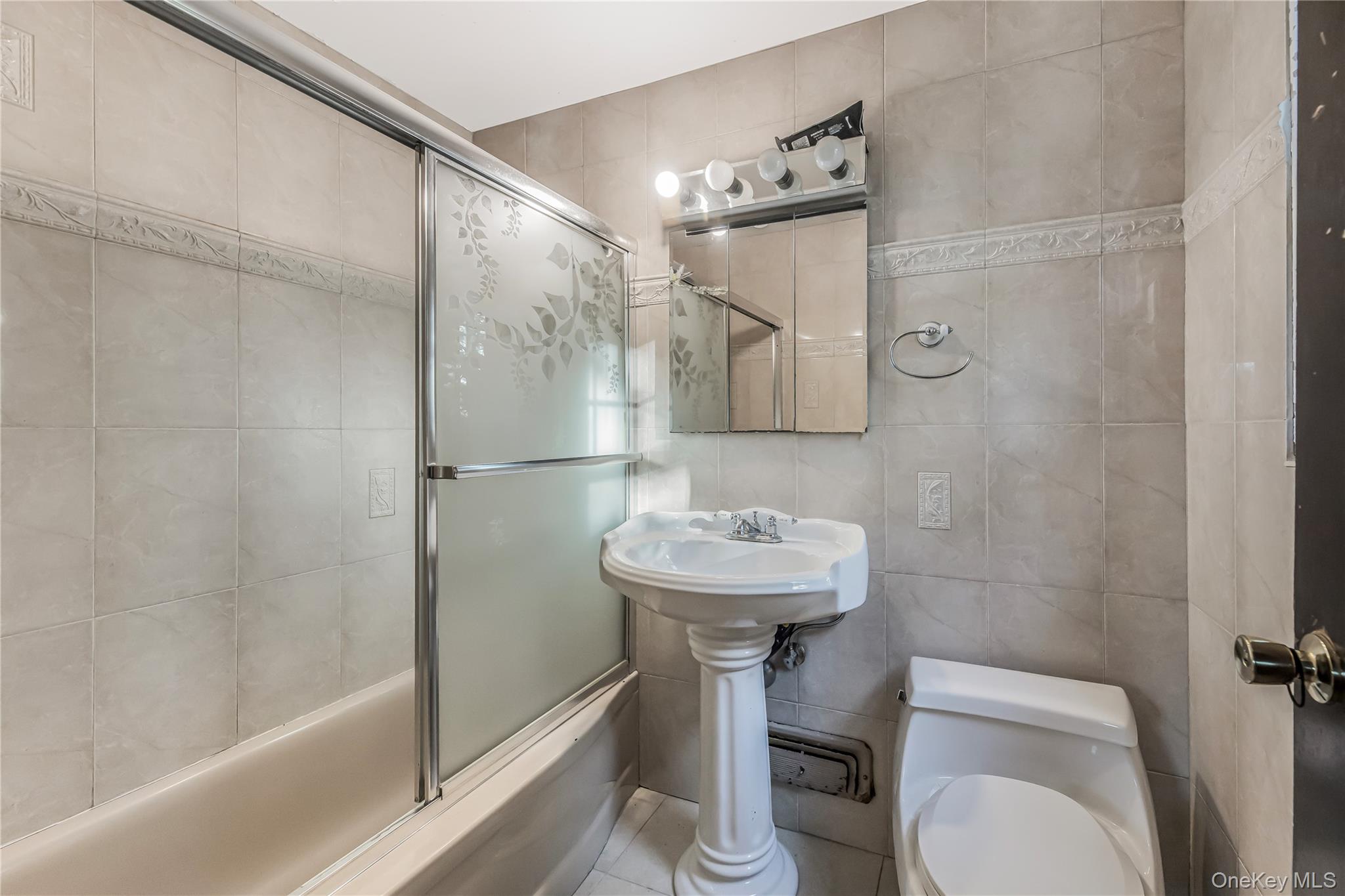 15 Wayne Way, White Plains, NY 10607