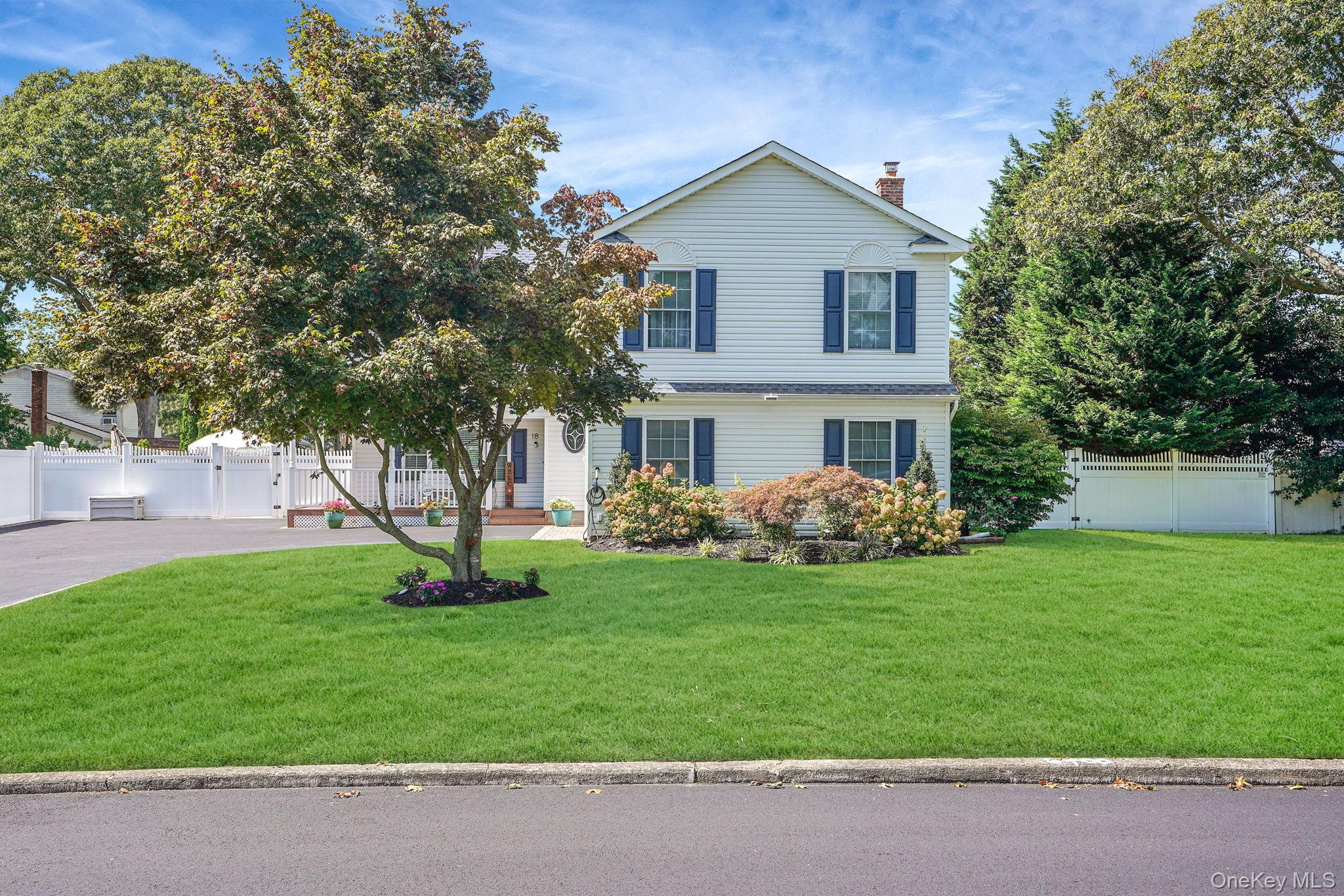 18 Concord Drive, Holtsville, NY 11742