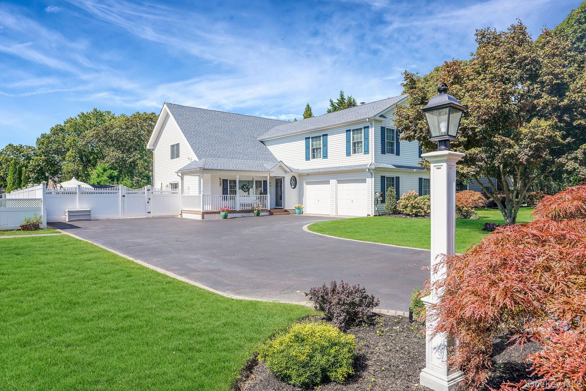 18 Concord Drive, Holtsville, NY 11742