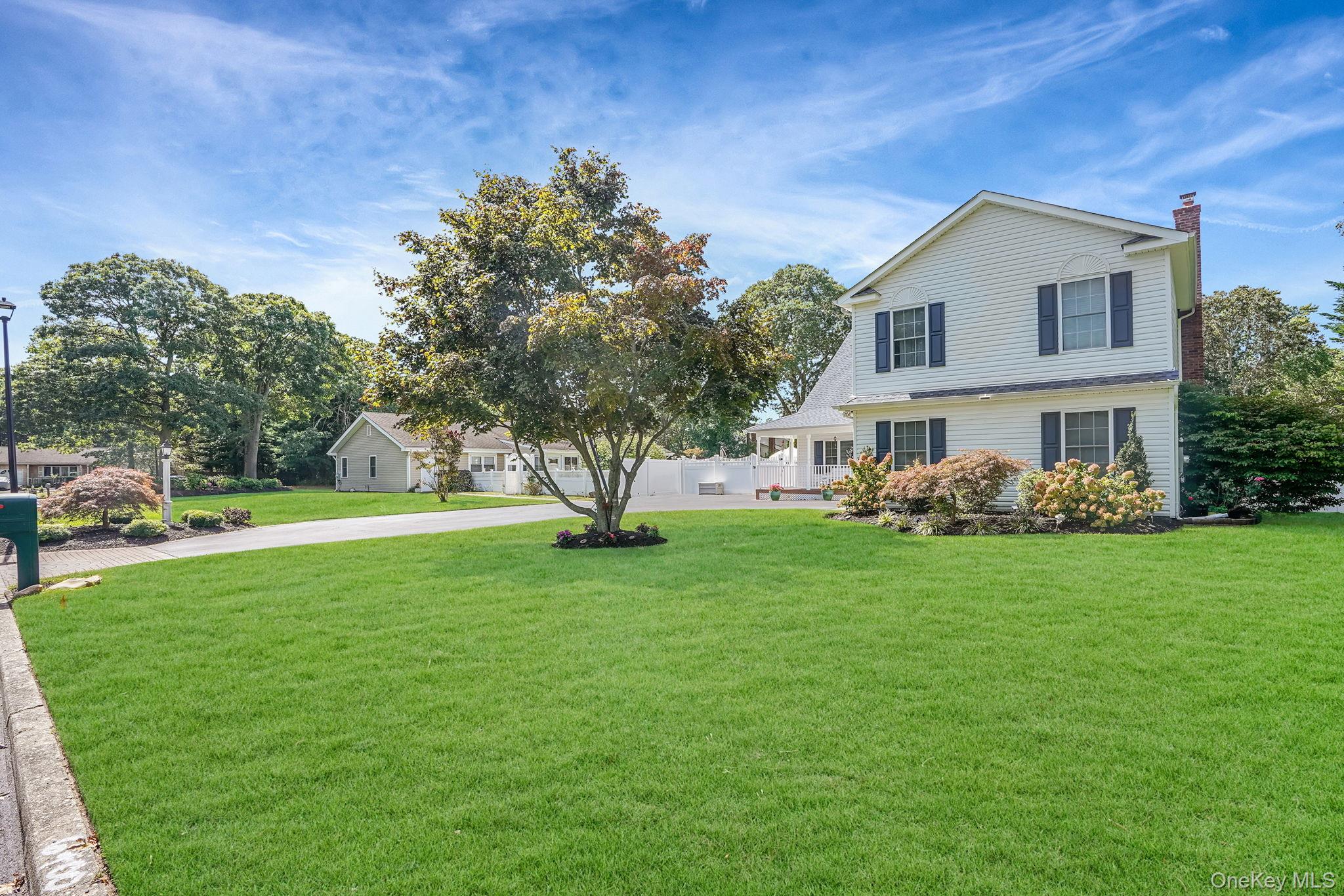 18 Concord Drive, Holtsville, NY 11742